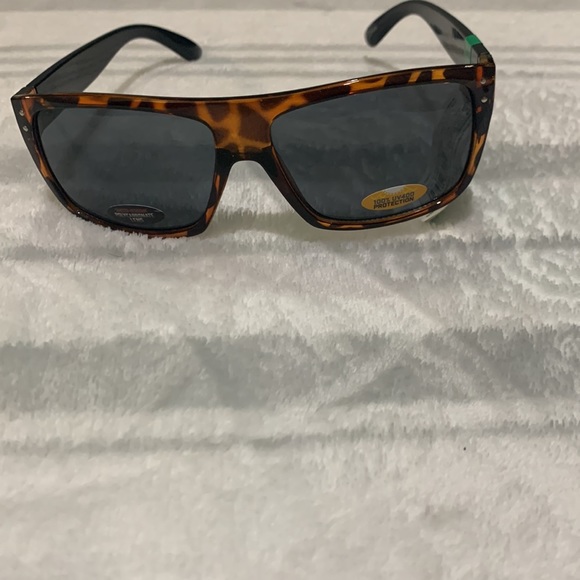 NWT sunglasses - Picture 6 of 6